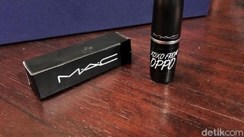 Diberikan juga lipstick MAC. (Foto: detikINET/Adi Fida Rahman)