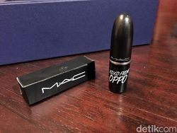 Penampakan Oppo F5 Kelir Biru yang Menggoda