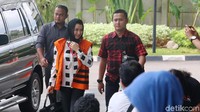 Ia juga terlihat menyapa sejumlah awak media.