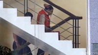 Terdakwa kasus korupsi proyek e-KTP itu hanya menjawab soal kondisi kesehatannya.