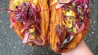 Bahkan croissant bisa jadi alternatif pengganti kulit tortila. Tacro tampak sangat menggoda dan pastinya instagramable. Foto: Istimewa