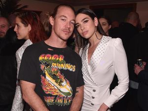 Seksinya Dua Lipa di After Party Grammy Awards 2018