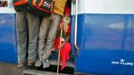 Bikin Merinding! Kereta di India Sampai Begini Lho