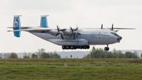 Pesawat bernama Antonov An-22 merupakan pesawat angkatan bersenjata yang dirancang oleh Antonov Design Bureau di Uni Soviet. Pesawat ini dilengkapi 4 mesin turboprop. Istimewa/Antaeustravel.