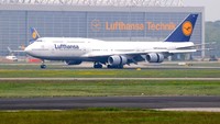 Boeing 747-8i sanggup menampung penumpang 467 dalam tiga kelas berbeda dan sanggup menempuh perjalanan 8.000 mil laut. Pesawat ini  berharga US$ 379 juta. Istimewa/Antaeustravel.