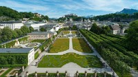 Di Austria ada istana megah dengan taman cantik yang dibangun Pangeran Archbishop Wolf Dietrich untuk istrinya Putri Salome Alt. Istana ini dikenal dengan nama Mirabell Palace and Gardens. (salzburg.info)