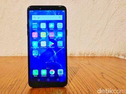 Penampakan Oppo F5 Kelir Biru yang Menggoda