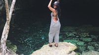 Selain bepergian dengan Bruno Mars, Jessica juga sering jalan-jalan bersama teman-temannya. (officialjessicacaban/Instagram)
