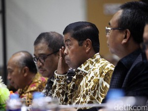Rapat Perdana di DPR, Idrus Dicecar soal Solusi Atasi Kemiskinan