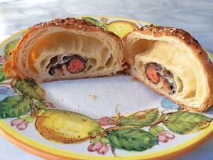 Ini Crosushi, Croissant yang Isinya Sushi