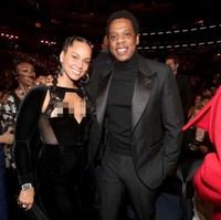 Bukan mau mencari perhatian, tapi penyanyi 35 tahun ini memang merasa lebih percaya diri tanpa makeup. Dalam wawancara dengan sebuah majalah, ia pun mengungkapkan tak ingin jadi budak makeup. Foto: Getty Images