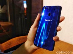 Penampakan Oppo F5 Kelir Biru yang Menggoda