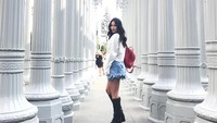 Inilah Jessica Caban, pacar Bruno Mars, penyanyi yang baru memborong 7 piala Grammy Award 2018. (officialjessicacaban/Instagram)