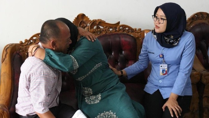 Tangis Haru Ismail Temukan Adiknya yang 18 Tahun Berpisah