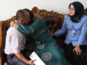 Tangis Haru Ismail Temukan Adiknya yang 18 Tahun Berpisah