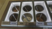Ada juga rasa lain seperti coklat, ovaltine, mocca, tiramisu, kelapa, hingga rasa bacio yang tidak familiar. (Wahyu/detikTravel)