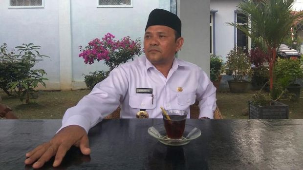 Bupati Ali: Dari Jilbab Pramugari hingga Larangan LGBT Kerja di Salon