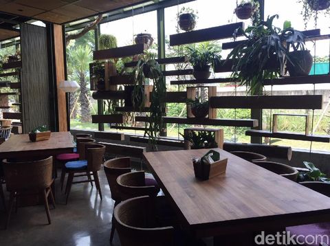 Pergilah Ke Alam Sutera Temukan Kafe Kayu Yang Cantik Ini