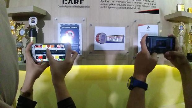 Teknologi AR dalam kartu bisa dimanfaatkan untuk bermain game