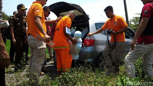 Pembunuhan Dera Karyawati BPR Direkonstruksi