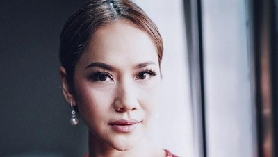 Foto: Cantiknya BCL Berkebaya Lasem di Pernikahan Adik Iparnya dengan Yuna
