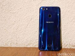 Penampakan Oppo F5 Kelir Biru yang Menggoda