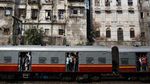 Bikin Merinding! Kereta di India Sampai Begini Lho