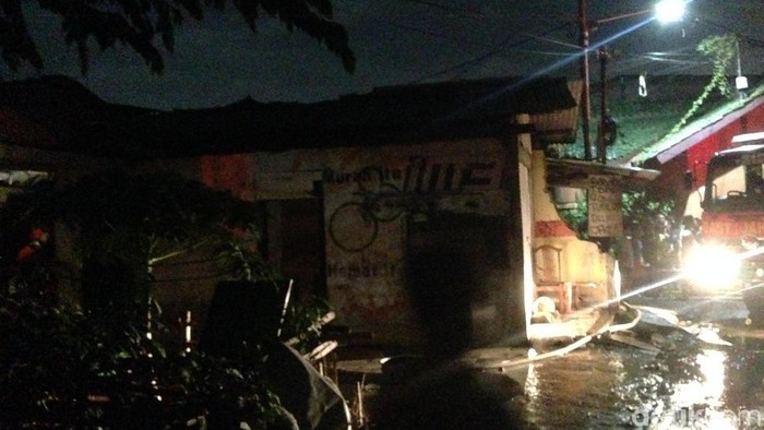 Kebakaran di Klender Jaktim Padam, Satu Bengkel Hangus Terbakar