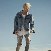 Gaya rebel ala Justin Bieber cocok untuk kamu yang suka tampil edgy dan menarik perhatian. Foto: istimewa