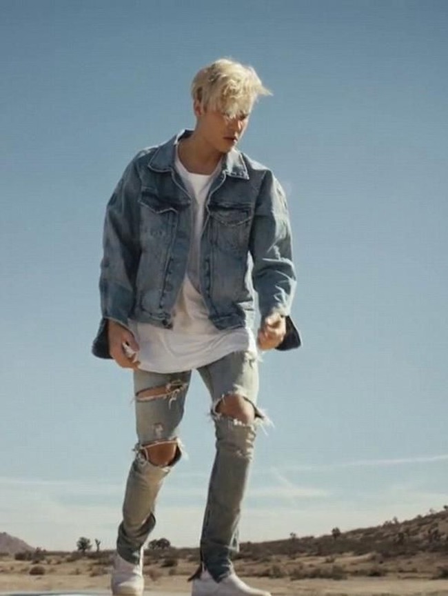 Gaya rebel ala Justin Bieber cocok untuk kamu yang suka tampil edgy dan menarik perhatian. Foto: istimewa