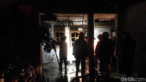 Kebakaran di Klender Jaktim Padam, Satu Bengkel Hangus Terbakar
