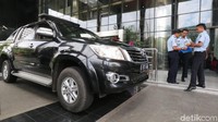 Ada 2 mobil yang dihibahkan KPK yaitu Toyota Avanza dan Toyota Hilux