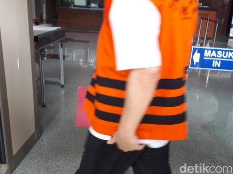 Kembali Jalani Pemeriksaan di KPK, Novanto Kali Ini Bawa Map Merah