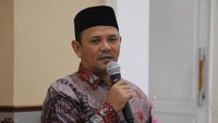 Valentine Day atau hari kasih sayang yang dirayakan setiap tanggal 14 Februari adalah budaya yang bertentangan dengan syariat Islam dan Undang-Undang Nomor 44 Tahun 1999 tentang penyelenggaraan keistimewaan Provinsi Daerah Istimewa Aceh, serta Qanun Provinsi Aceh Nomor 11 Tahun 2002 tentang pelaksanaan syariat Islam di bidang akidah, ibadah, dan syiar Islam. Dan haram hukumnya untuk dirayakan, isi poin pertama SK Bupati Ali.  (Foto: Agus Setyadi/detikcom)