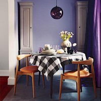 Inspirasi ultraviolet untuk ruang makan mungil Anda. (Foto: Instagram)