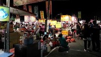 Ini dia tampilan pasar malam Dadong yang selalu ramai pengunjung. Foto: Istimewa