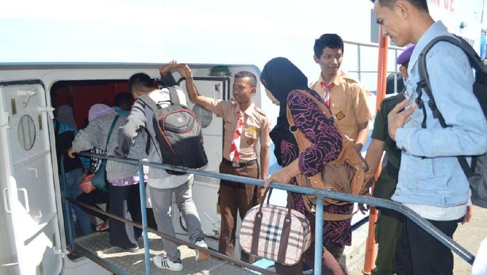 Gelombang Tinggi, Rute Bawean dari Gresik Ditutup