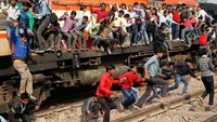 Dengan kecepatan yang lambat tersebut penumpangnya bisa turun kemudian menaikinya kembali. Istimewa/Business Insider.