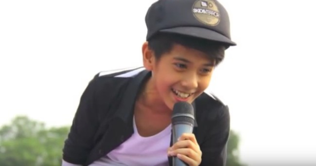 Inilah sosok imut Iqbaal Ramadhan di tahun 2011 saat usianya masih 12 tahun.  Foto: dok. Youtube