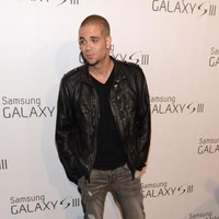 Untuk acara yang lebih santai, pria yang pernah menjadi guru les gitar tersebut lebih suka memakai celana jeans. Foto: Getty Images