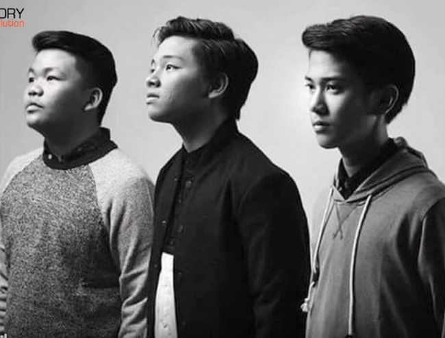 Saat Iqbaal, Kiki dan Aldi beranjak remaja, mereka mengganti nama grup vokalnya menjadi CJR. Inilah penampilan kompak CJR untuk pemotretan.  Foto: dok. Youtube, Instagram