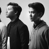 Saat Iqbaal, Kiki dan Aldi beranjak remaja, mereka mengganti nama grup vokalnya menjadi CJR. Inilah penampilan kompak CJR untuk pemotretan.  Foto: dok. Youtube, Instagram