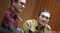 Kami sampaikan pengembangan penyidikan perkara yang ditangani KPK terkait proyek di Kementerian PUPR tahun 2016 di mana KPK menemukan bukti permulaan yang cukup untuk menetapkan RE (Rudi Erawan) Bupati Halmahera Timur sebagai tersangka, ucap Wakil Ketua KPK Saut Situmorang di kantornya, Jalan Kuningan Persada, Jakarta Selatan, Rabu (31/1/2018).