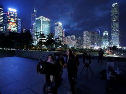 Potret Penantian Super Blue Blood Moon di Berbagai Negara