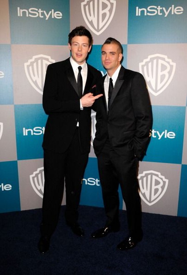 Berikut gaya klasiknya dengan setelan jas bersama mendiang Cory Monteith. Foto: Getty Images