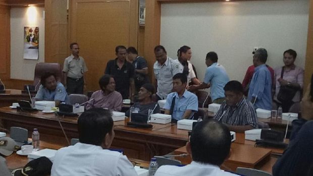 Sandi Gelar Rapat Tertutup dengan Perwakilan Sopir Angkot Tn Abang