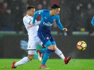 Arsenal Sementara Diimbangi Swansea 1-1