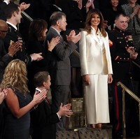 Melania Trump masuk terlebih dahulu ke ruangan tempat acara berlangsung. Kehadirannya langsung disambut dengan tepuk tangan hadirin.  Foto: REUTERS/Leah Millis