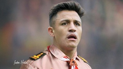 Alexis Sanchez Berjersey Pramuka, Harry Styles Jajan di Angkringan