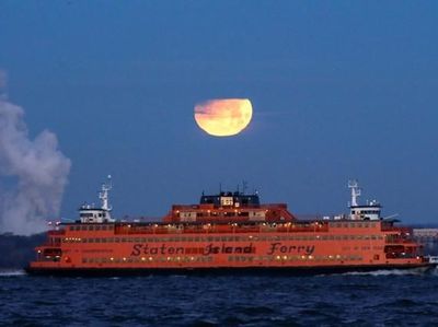 Potret Penantian Super Blue Blood Moon di Berbagai Negara
